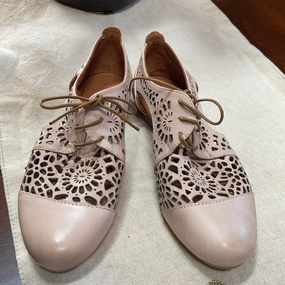 Spring Steps Shoes - Picture 2 of 4
